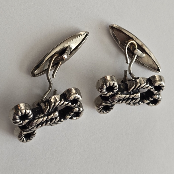 Vintage cufflinks hook and eye knot design Silver tone cable cuff links - Picture 4 of 7